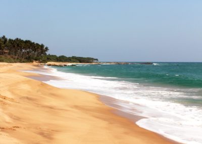 Menschenleerer Strand
