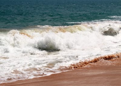 Wellen am Rekawa Beach